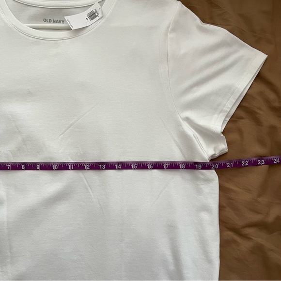Old Navy Bestee Crew Neck White T-Shirt - Picture 8 of 8